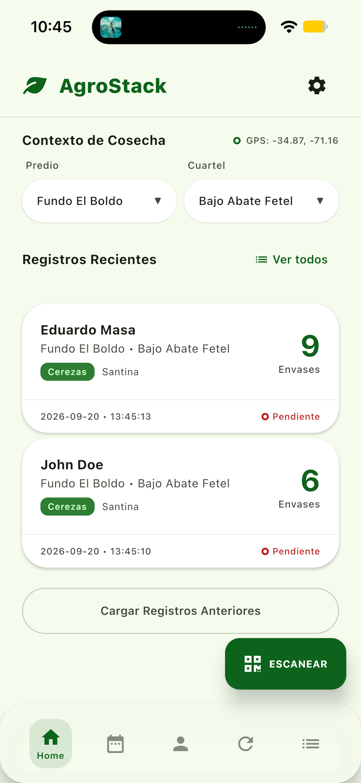 Captura de pantalla de la aplicación AgroStack mostrando el contexto de cosecha, con selección de predio y cuartel, los registros recientes y el botón para escanear un trabajador.